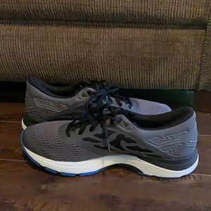 Men’s ASIC workout shoe